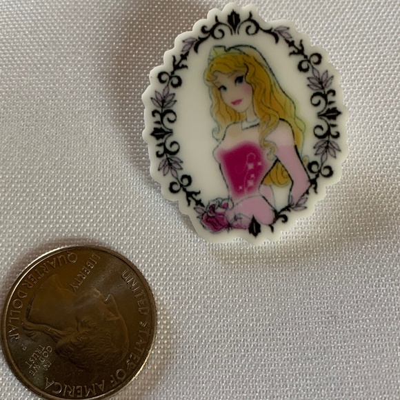 NWT.  Handmade Pin Brooch of Disney’s Aurora from the Movie Sleeping Beauty! - Picture 2 of 2